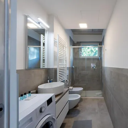 Housmart Toscana 53 Black Apartment
