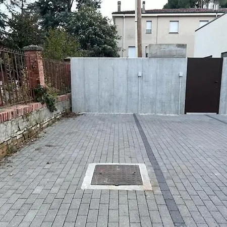 Housmart Toscana 53 Black Apartment Bologna